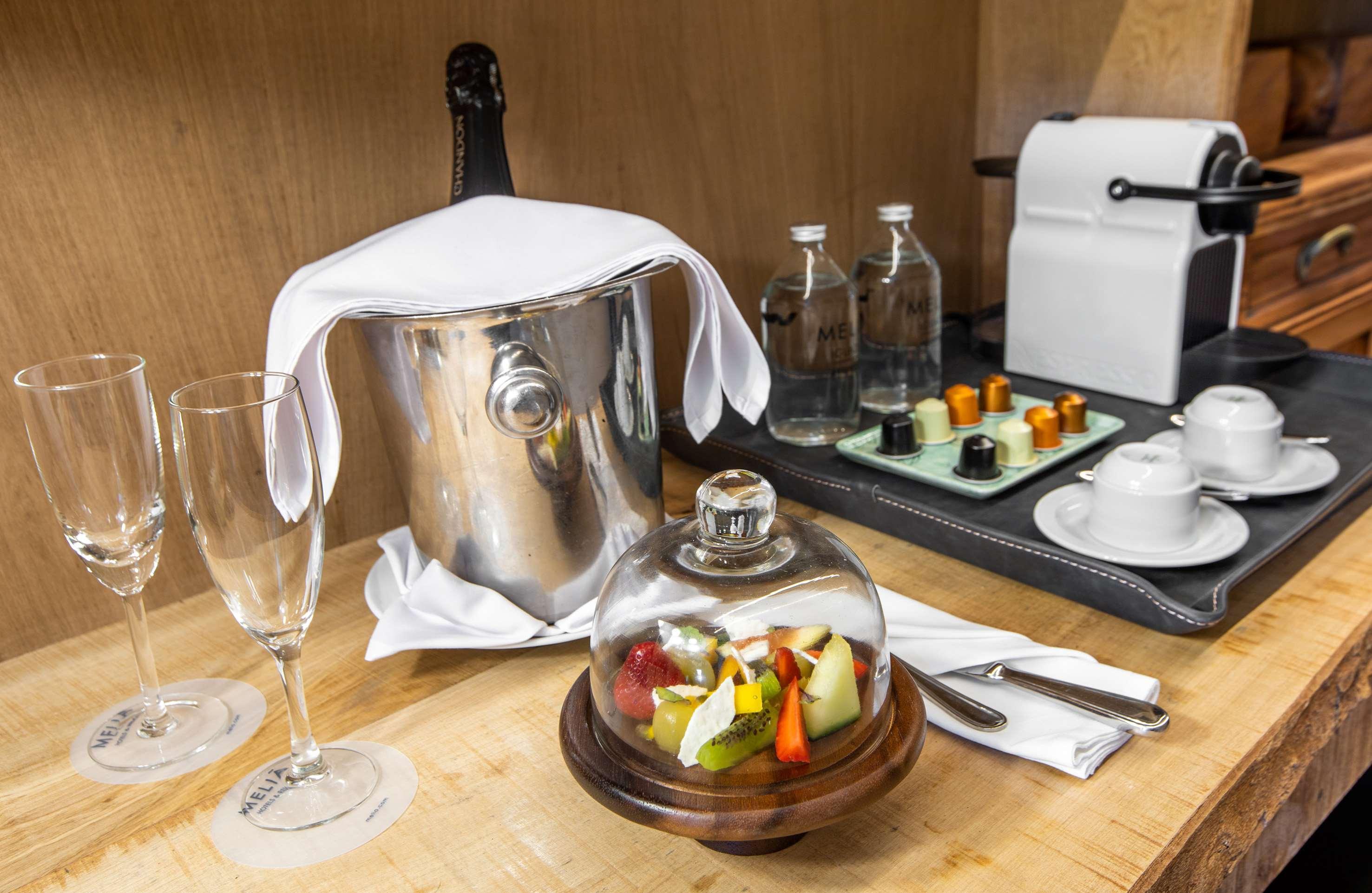 מלון פוארטו איגואסו Gran Melia Iguazu מראה חיצוני תמונה A room service tray