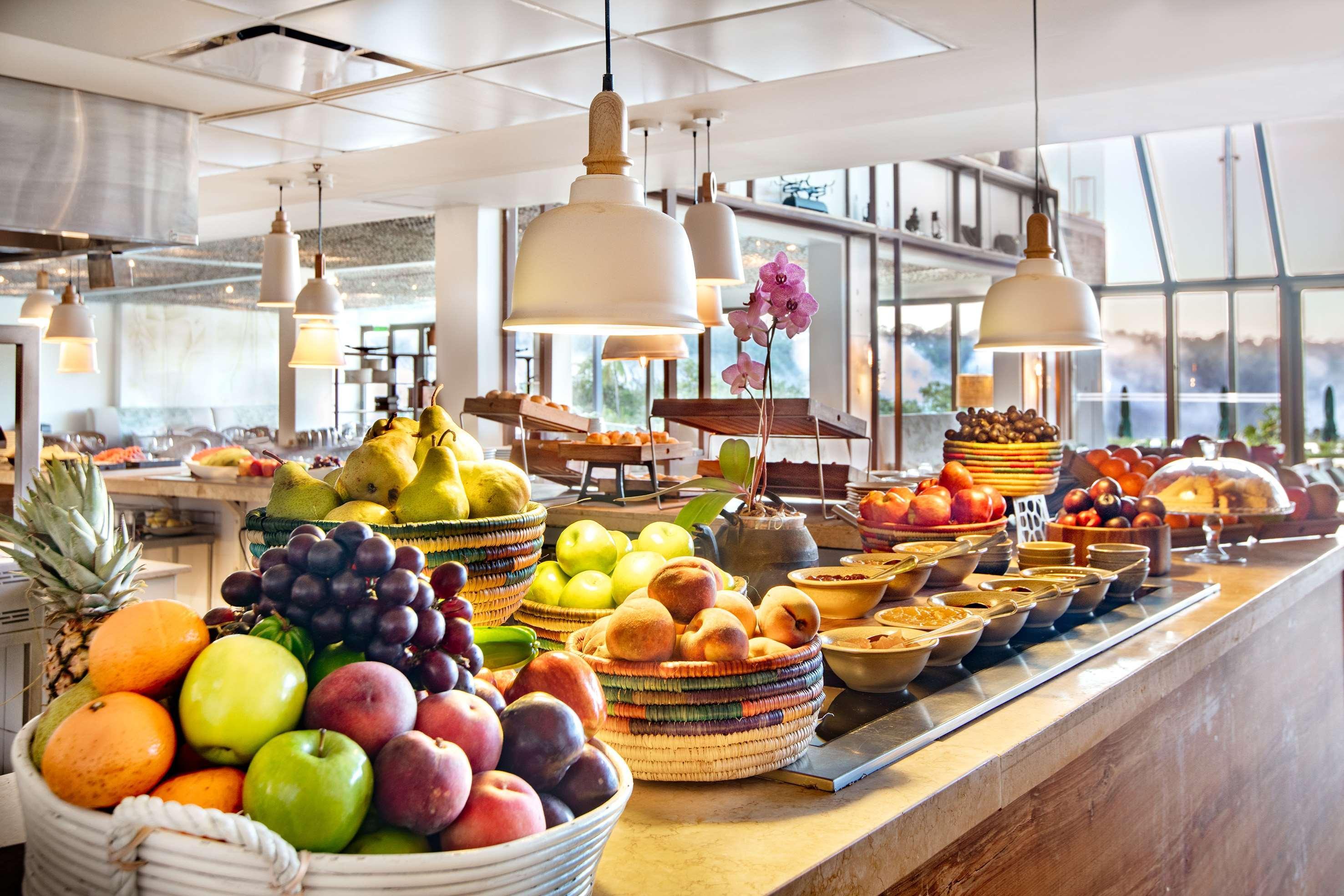 מלון פוארטו איגואסו Gran Melia Iguazu מראה חיצוני תמונה A buffet at a hotel