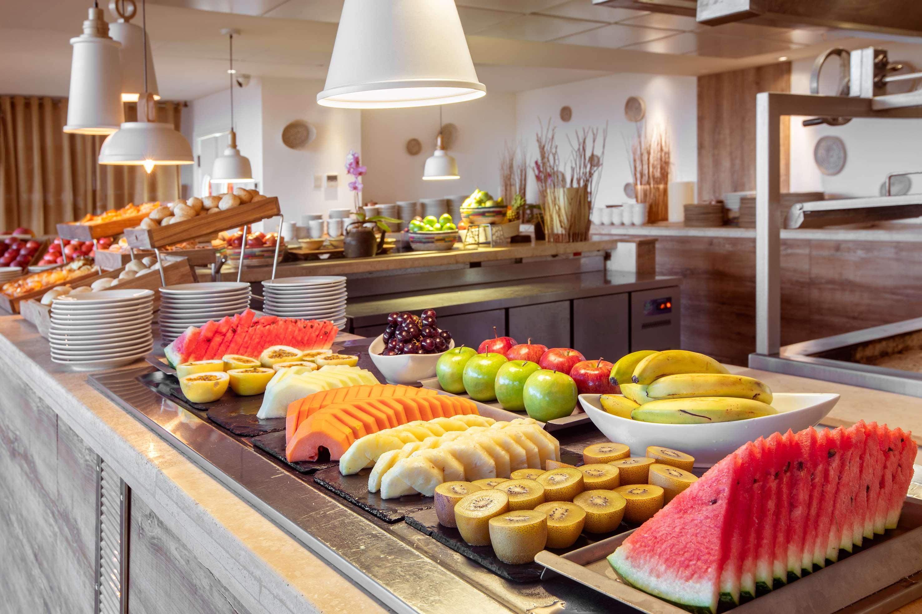 מלון פוארטו איגואסו Gran Melia Iguazu מראה חיצוני תמונה A fruit salad buffet